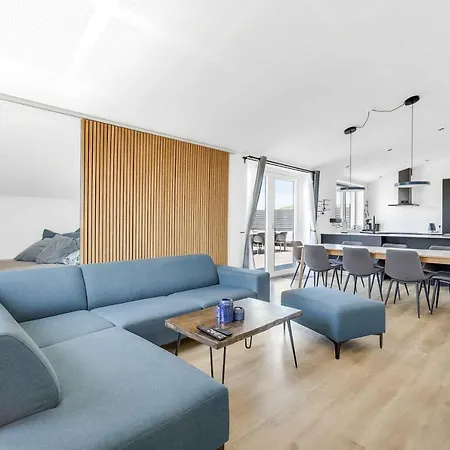 Holiday home New And Modern With Hot Tub