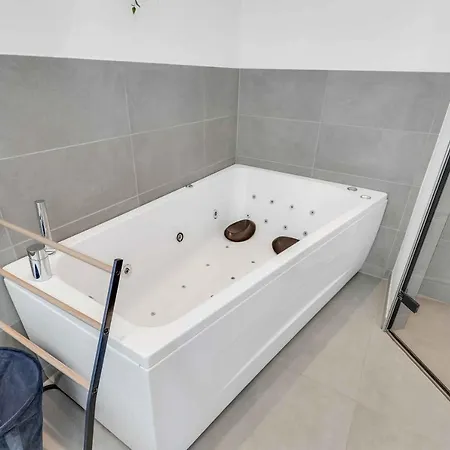 New And Modern With Hot Tub Frorup