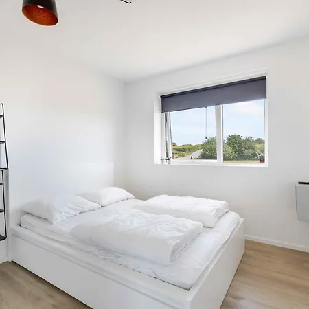 New And Modern With Hot Tub *